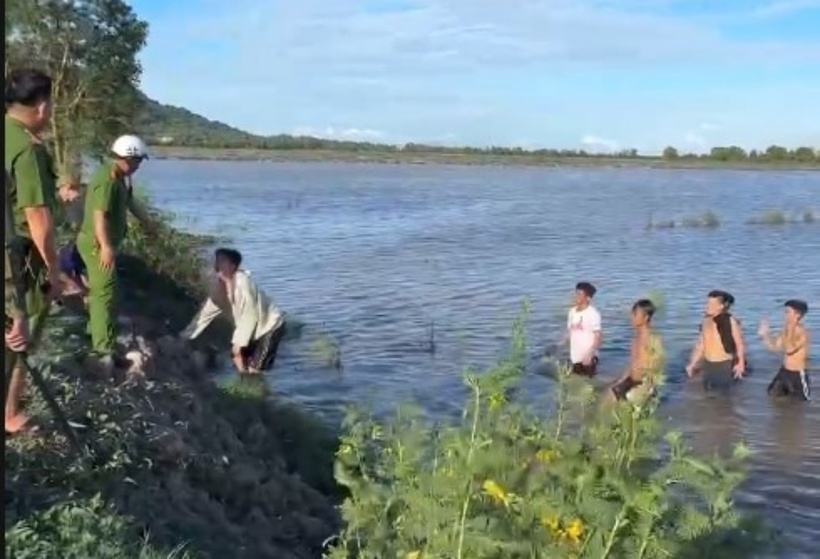 Lực lượng Công an tỉnh An Giang phối hợp truy bắt, đưa nhiều học viên trở lại cơ sở cai nghiện. Ảnh: Thanh Niên.