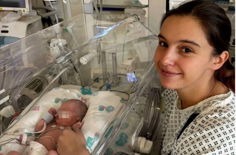 Em bé được đặt tên là Jaxson, sinh non ở tuần thứ 33, nặng 2,1 kg. Ảnh: Manchester Evening News.