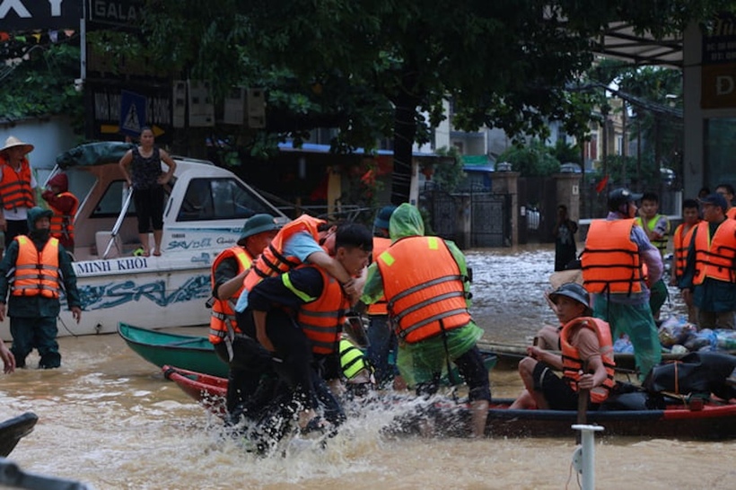 Chủ tịch UBND tỉnh Thái Nguyên chỉ đạo lãnh đạo các địa phương chủ động sơ tán, di dời ngay người dân ra khỏi khu vực nguy hiểm, kiên quyết không để người dân tự ý quay lại khi chưa bảo đảm an toàn. Ảnh minh hoạ