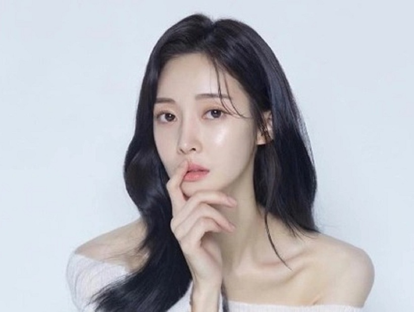 Ahreum (tên thật Lee Ah-reum) - cựu thành viên nhóm nhạc T-ara
