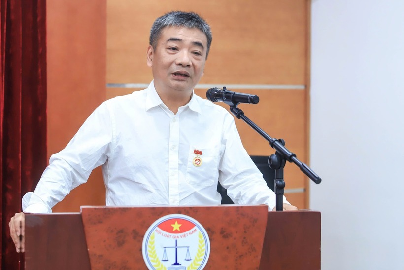 Đồng chí Đinh Hưng Giang phát biểu tại buổi lễ.