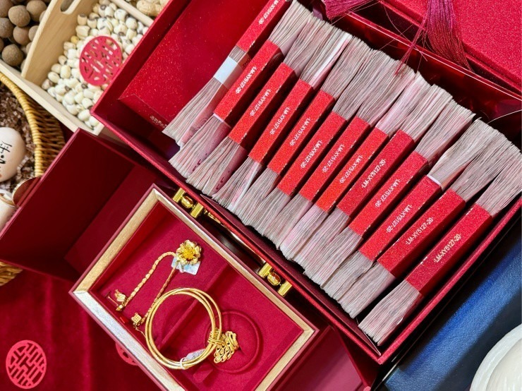 Một người đàn ông họ Cen bị kết án gần 2 năm tù vì tội trộm cắp tiền mừng cưới. Ảnh minh họa.