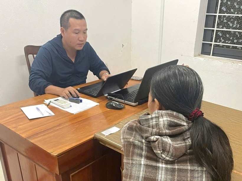 Bà Toàn tại cơ quan công an. Ảnh: Báo Công an Nhân dân.