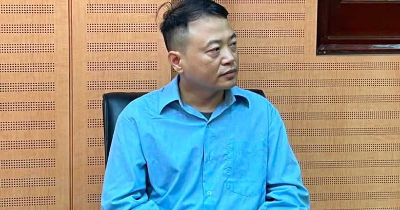 Nguyễn Hòa Bình tức Shark Bình tại cơ quan công an.
