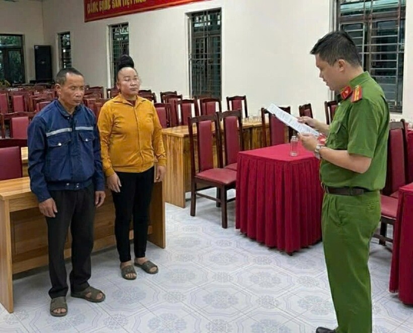 Hai đối tượng tại cơ quan công an. Ảnh: Công an tỉnh Sơn La.