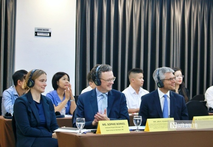 Các chuyên gia từ CHLB Đức.