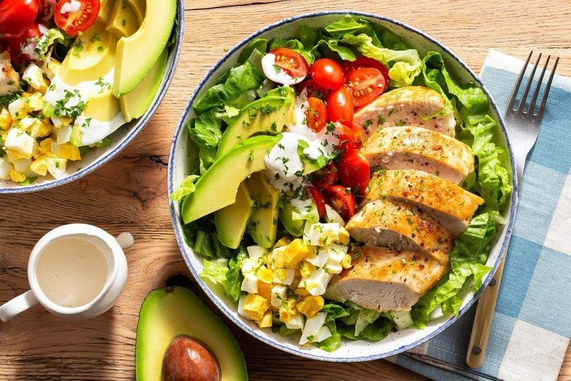 Cách làm salad ức gà thơm ngon.