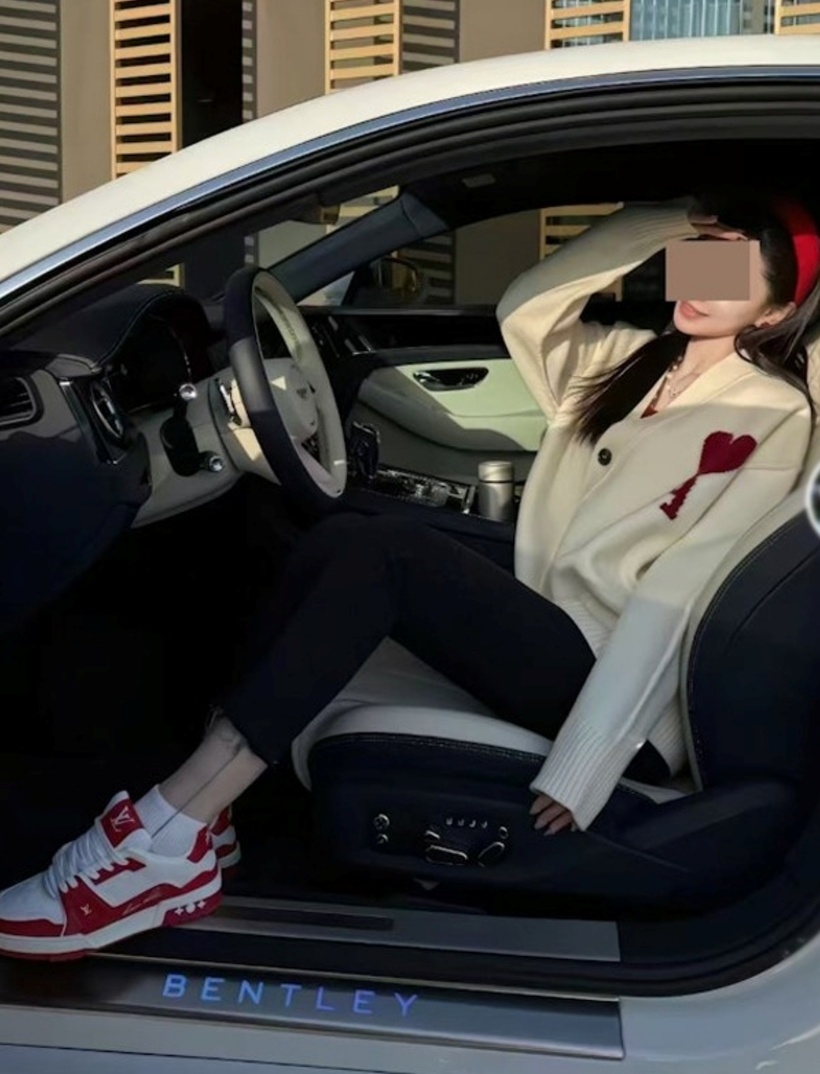 Hình ảnh nữ hot girl mạng trước khi nghi bị sát hại. Ảnh:&nbsp;Weibo