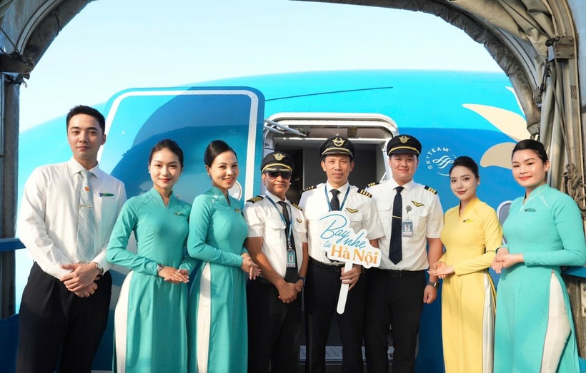 Phi hàng đoàn sẵn sàng cho chuyến Bay nhẹ tới Hà Nội.