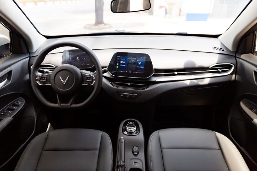 VinFast VF 5 - “Xe quốc dân” thế hệ mới trên thị trường ô tô Việt Nam - 2