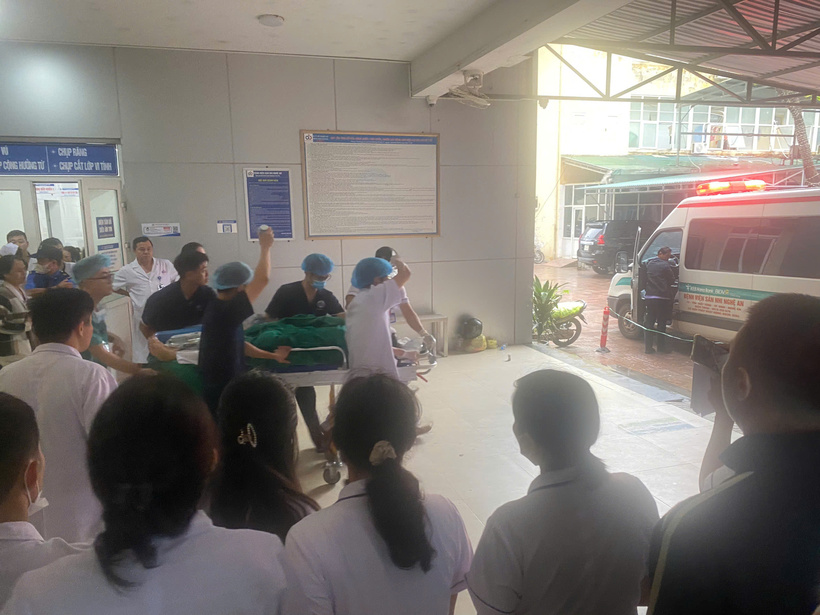 Xác minh thông tin hai nhân viên y tế Bệnh viện Sản nhi Nghệ An bị người nhà bệnh nhân nhốt rồi đâm trọng thương.