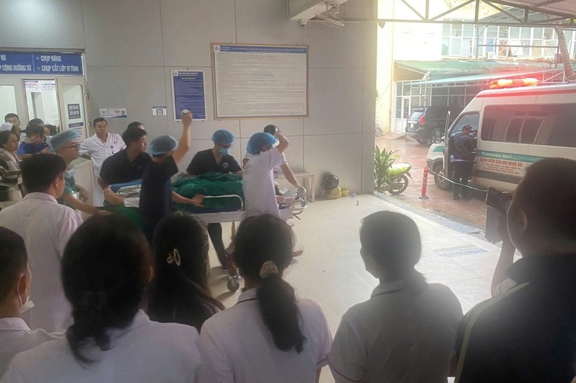 Có 7 người bị thương sau vụ tấn công, truy sát tại Bệnh viện Sản Nhi Nghệ An sáng 23/10. (Ảnh: Tiền phong)