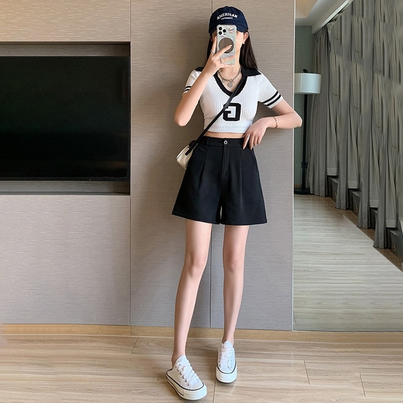 Nếu không lựa chọn khéo léo, chiếc quần tiện lợi này có thể trở thành "thủ phạm" tố cáo những khuyết điểm cơ thể và gây ra những tình huống khó xử.