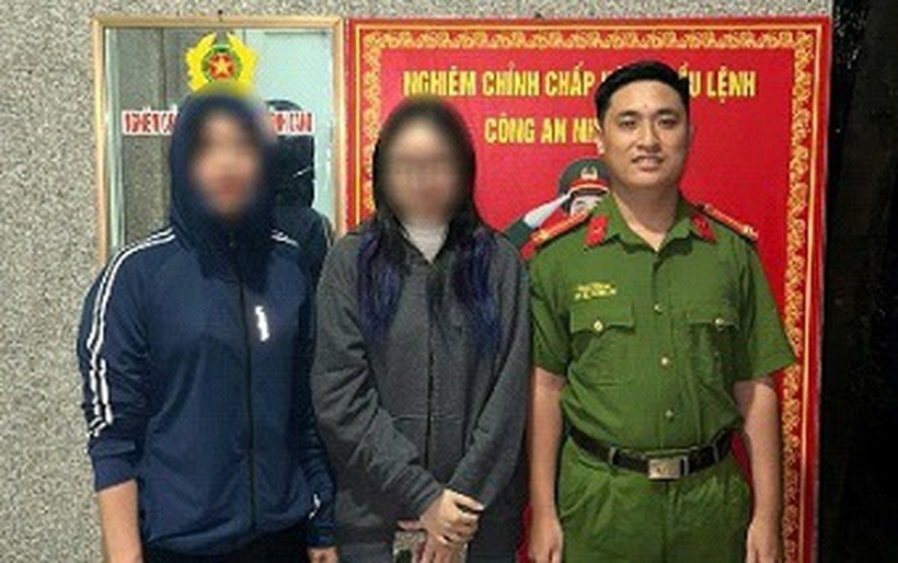 Công an phường bàn giao chị N cho gia đình