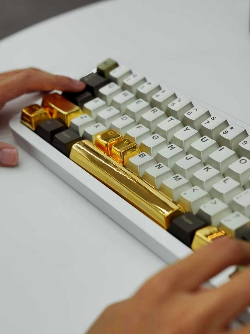 Các phím vàng gồm C, V, Ctrl, Shift, Enter và Space. Ảnh: Sina.