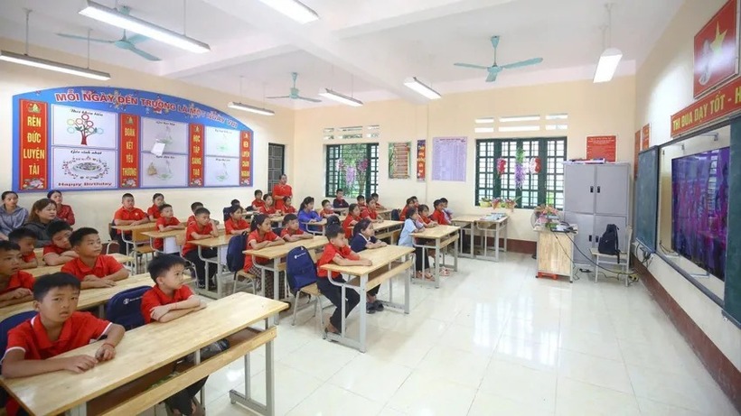 Trong giai đoạn 2025-2030, 100% cơ sở giáo dục phổ thông trên cả nước dạy tiếng Anh bắt buộc từ lớp 1. Ảnh minh hoạ: PLO