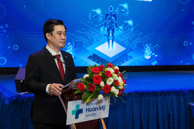 Bác sĩ Nguyễn Bảo Long, giám đốc bệnh viện đa khoa Hoàn Mỹ Sài Gòn phát biểu tại hội nghị
