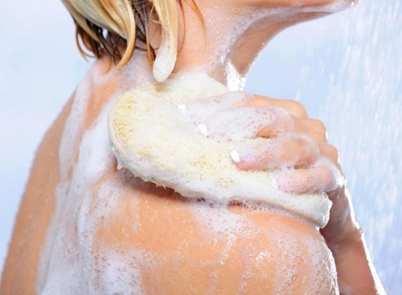 Tắm xoa bóp giúp máu lưu thông, làm sạch sâu, điều chỉnh tuyến mồ hôi, mang lại cảm giác dễ chịu. Ảnh minh họa.