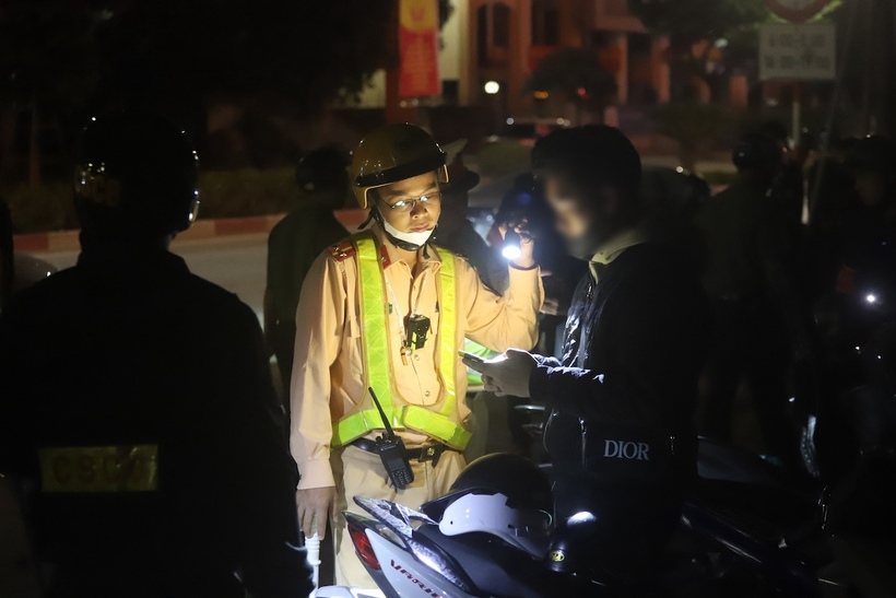 Công an tỉnh Thái Nguyên tổ chức đợt cao điểm kiểm tra, xử lý vi phạm về nồng độ cồn khi điều khiển phương tiện giao thông. Ảnh: Ngọc Lâm