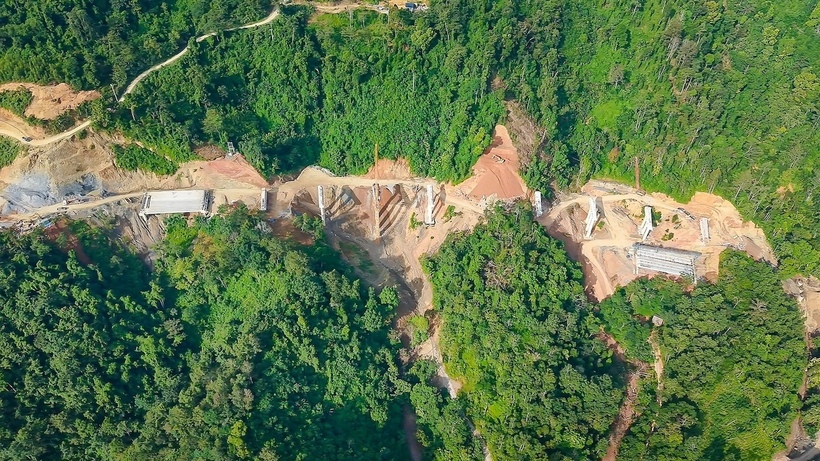 Dự án cao tốc kết nối hai tỉnh Lạng Sơn và Cao Bằng này có tổng cộng 65 cầu vượt sông và tỉnh lộ, trong đó có 1 cầu cấp đặc biệt và 5 cầu cấp 1