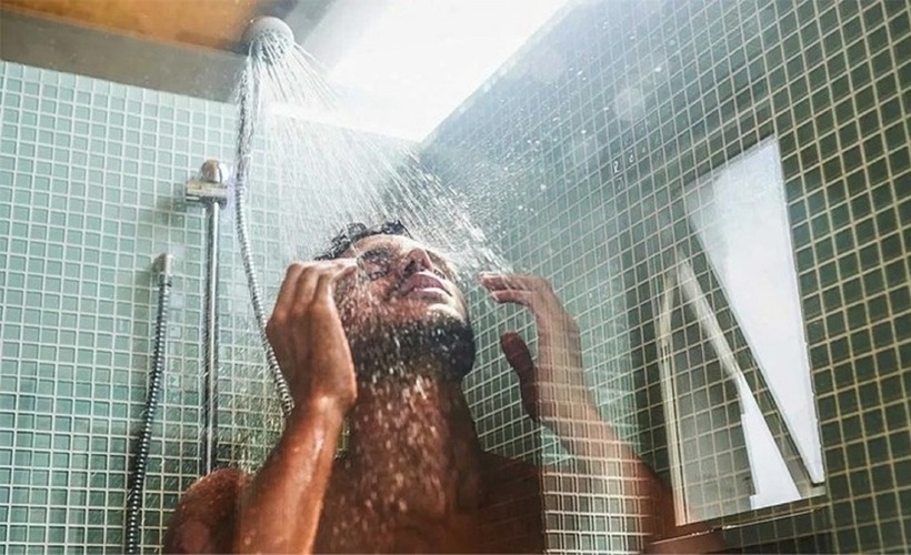 Thói quen tắm ngay sau khi tập luyện tiềm ẩn nhiều rủi ro cho sức khỏe.