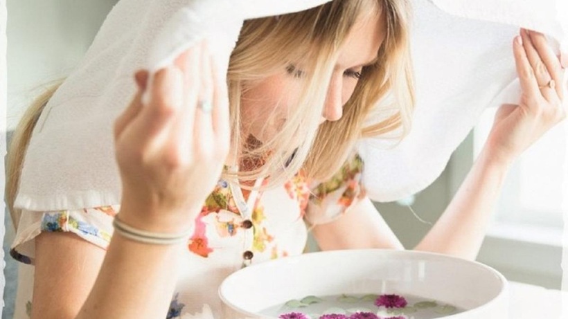 Thời gian xông không nên quá 10 phút mỗi lần để tránh khô da.