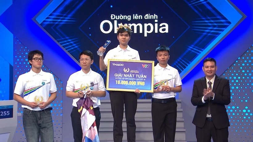 Nguyễn Anh Tú (THPT Bắc Ninh) là người giành vòng nguyệt quế.