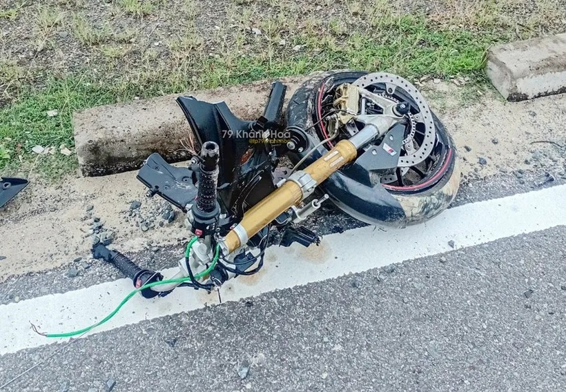 Một bộ phận gãy rời của chiếc mô tô phân khối lớn. (Ảnh: PLO)