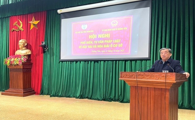 Luật gia Đỗ Xuân Yên – Giám đốc Trung tâm Tư vấn pháp luật, Hội Luật gia tỉnh Thanh Hóa tại hội nghị.