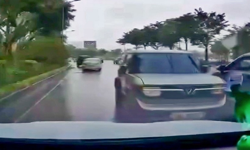 Hình ảnh vi phạm từ clip người dân phản ánh trên MXH.