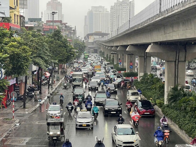 Sáng 3/11, không khí lạnh bao trùm miền Bắc, khiến nền nhiệt ở Hà Nội giảm còn khoảng 18 độ C, mưa phùn .