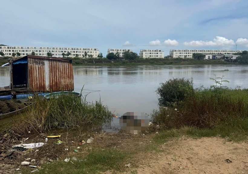 Thi thể người phụ nữ trên sông Hà Thanh, Gia Lai. Ảnh: Báo Gia Lai.