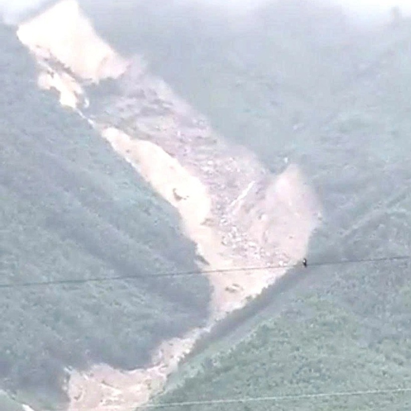 Hiện trường vụ sạt lở. Ảnh: Dân Trí