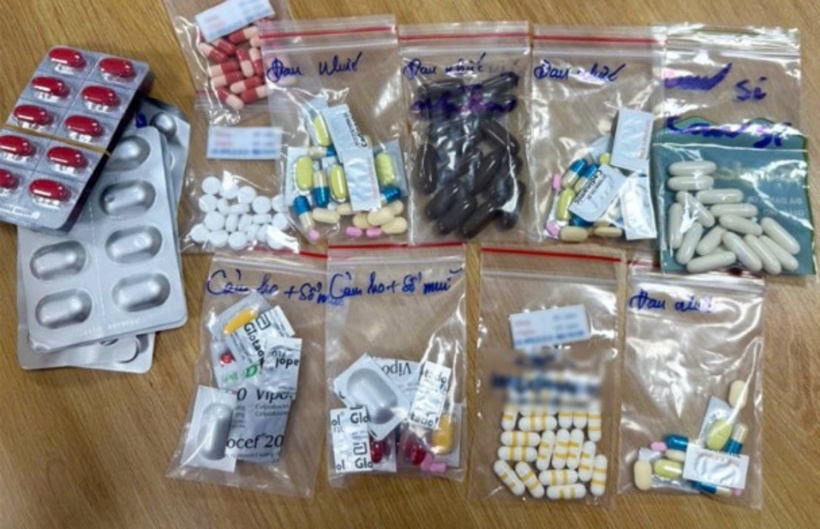 Các gói thuốc của bệnh nhân. Ảnh: VietNamNet.