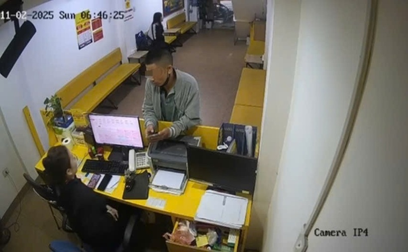 Trích xuất camera phát hiện người đàn ông "lạ" mua vé cho nữ sinh M. (Ảnh: Tiền phong)