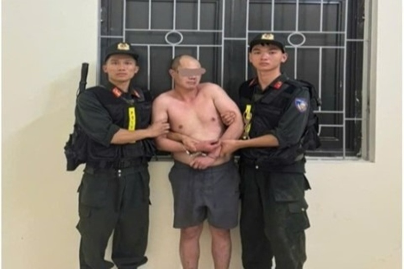 Lực lượng Công an khống chế đối tượng Vũ Minh Nhật. Ảnh: Bảo vệ Pháp luật.