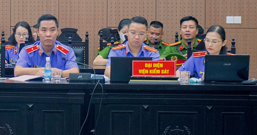 Đại diện viện kiểm sát giữ quyền công tố tại phiên tòa. (Ảnh: Hoàng Hải)