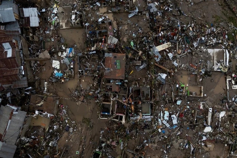 Cảnh quay từ trên cao cho thấy hàng loạt ngôi nhà tan hoang sau trận lũ lớn do bão Kalmaegi gây ra tại thành phố Talisay, tỉnh Cebu, Philippines, ngày 5/11. Ảnh: Reuters