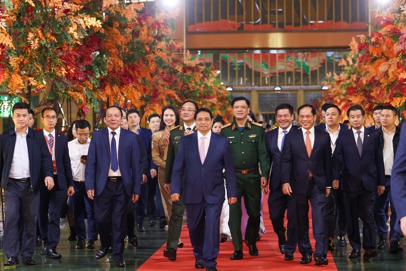 “Siêu hội chợ” hút hơn 1 triệu khách, quyên góp gần 400 tỷ đồng cho đồng bào vùng bão lũ - 1