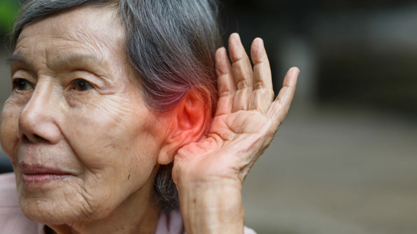 Ù tai, nghe kém rất phổ biến ở người cao tuổi