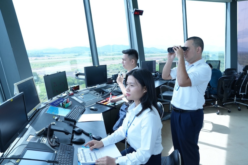 Kíp trực Đài Kiểm soát không lưu Phù Cát