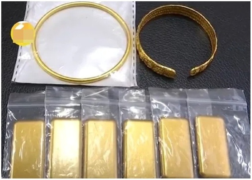 6 thỏi vàng và hai vòng tay vàng nặng khoảng 300 gram, trị giá khoảng 300.000 Nhân dân tệ. Ảnh: 163.