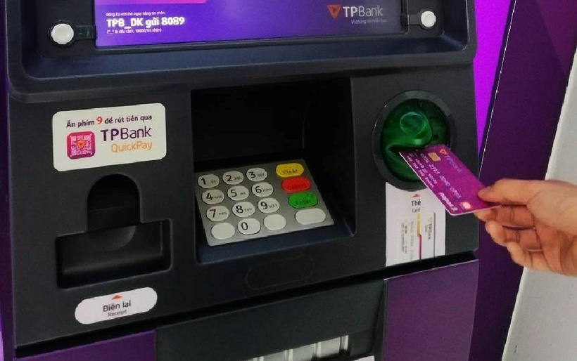 Cách rút tiền ở cây ATM.