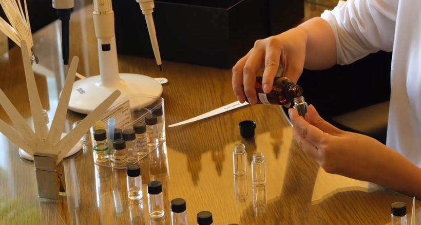 Sau một năm nghiên cứu và thử nghiệm, nay “Nhã” đã mang trọn tinh thần Vietnam Airlines_ “Vạn dặm nâng niu” và “Sải cánh vươn cao”