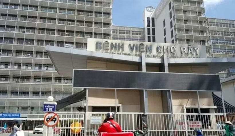 Ê kíp bác sĩ Bệnh viện Chợ Rẫy nối thành công bàn tay của N.M.T. Ảnh: PLO.