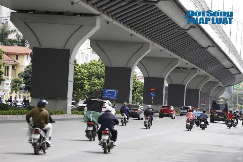 Hà Nội lắp hàng loạt màn hình LED tại các trụ dưới gầm cầu cạn thuộc tuyến đường Vành đai 2