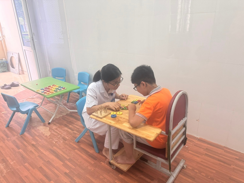 Phòng khám trẻ mắc bệnh tự kỷ