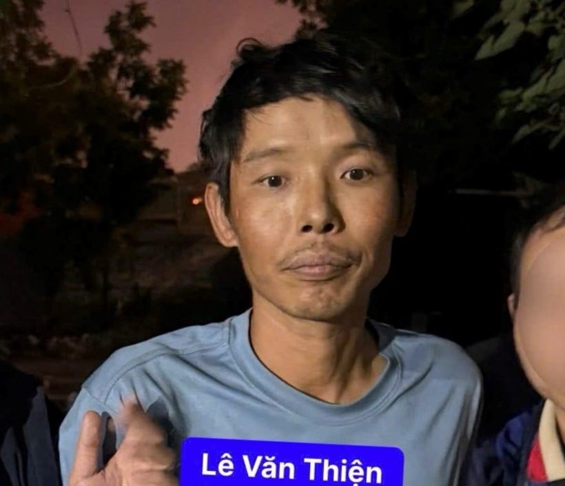 Đối tượng Lê Văn Thiện, 39 tuổi, bị truy nã về tội “Trộm cắp tài sản”, vừa bị Phòng Cảnh sát hình sự Công an TP.HCM bắt giữ. Ảnh: Dân Việt.