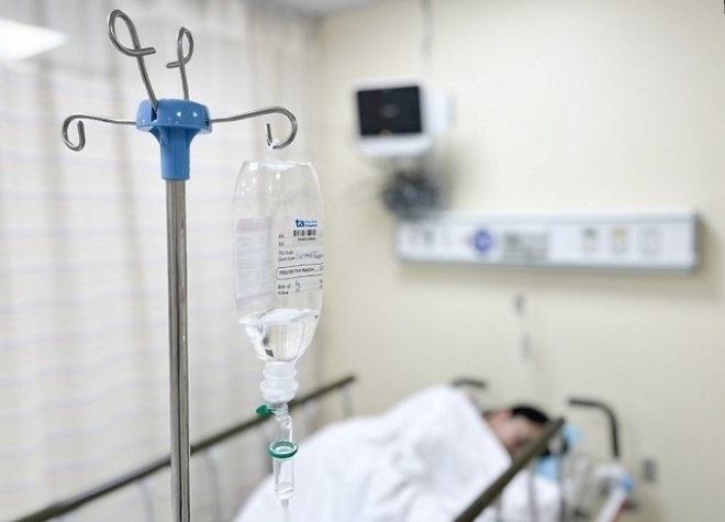 Bệnh nhân ngộ độc bánh mì điều trị tại Bệnh viện Tâm Anh. Ảnh: Người đưa tin