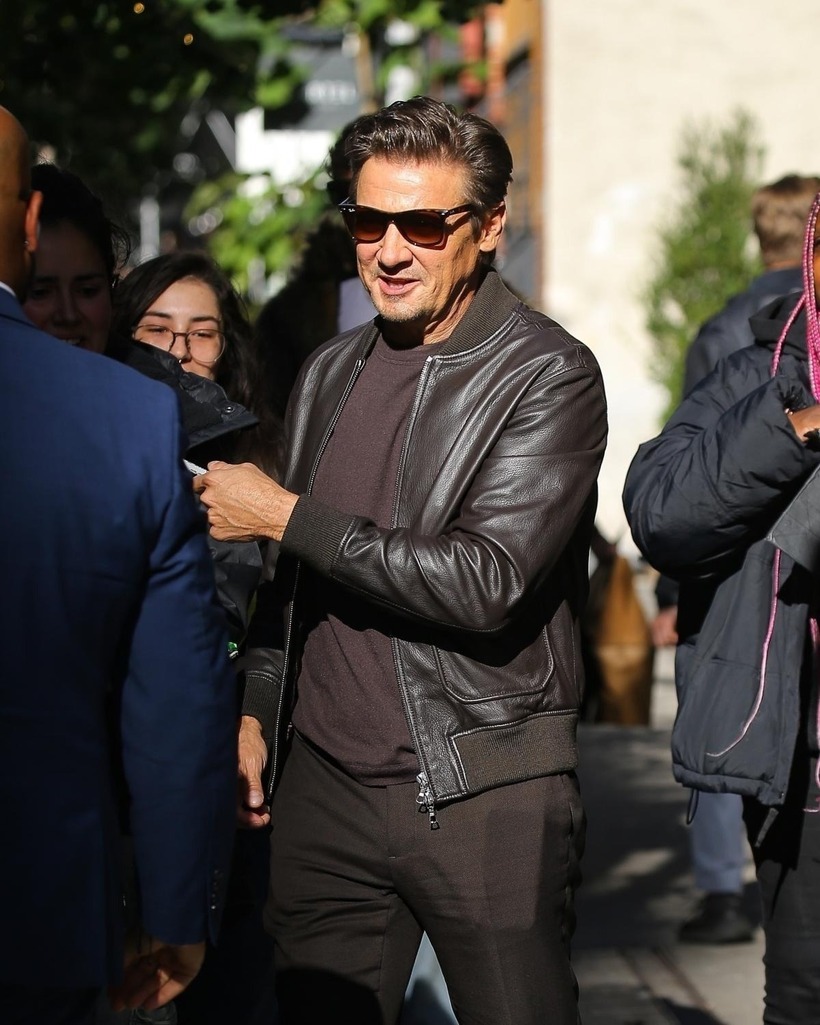 Danh tiếng của diễn viên Jeremy Renner (Hawkeye của Marvel) bị lung lay sau khi bạn gái cũ công khai tố cáo anh đã gửi ảnh nhạy cảm và đe dọa cô.